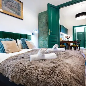 tyzenhauz-apartments-premium.krakowhotelspoland.com/