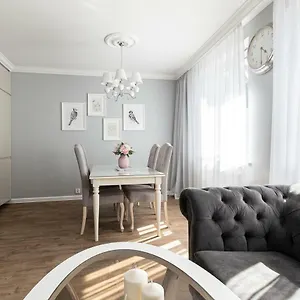 Luxury In Old Town - Free Parking Apartment